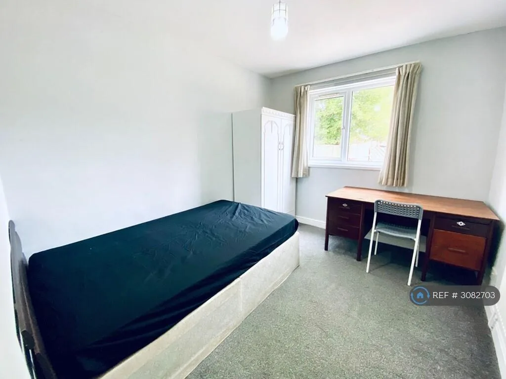 7 bedroom semi-detached house for rent
