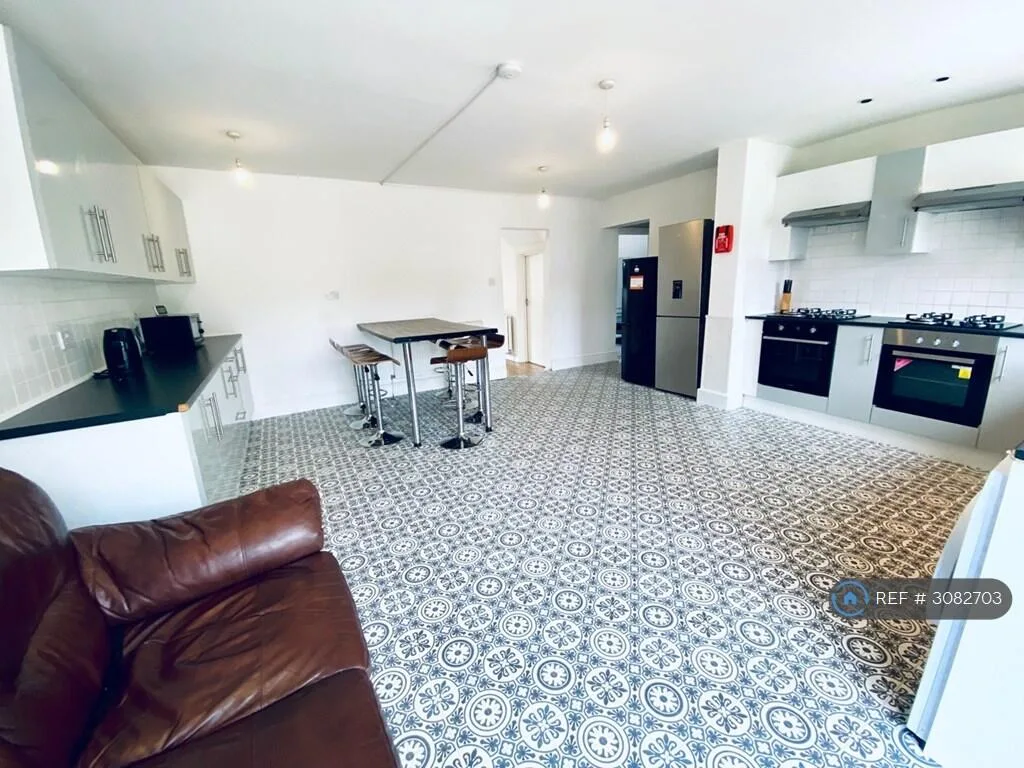 7 bedroom semi-detached house for rent