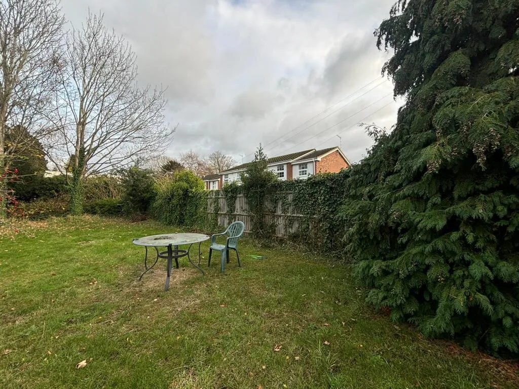 6 bedroom semi-detached house for rent