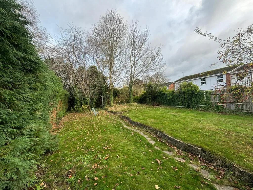 6 bedroom semi-detached house for rent