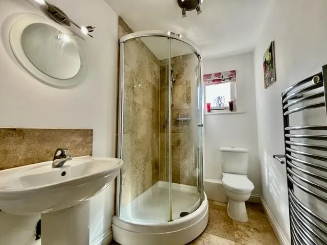 5 bedroom terraced house for rent
