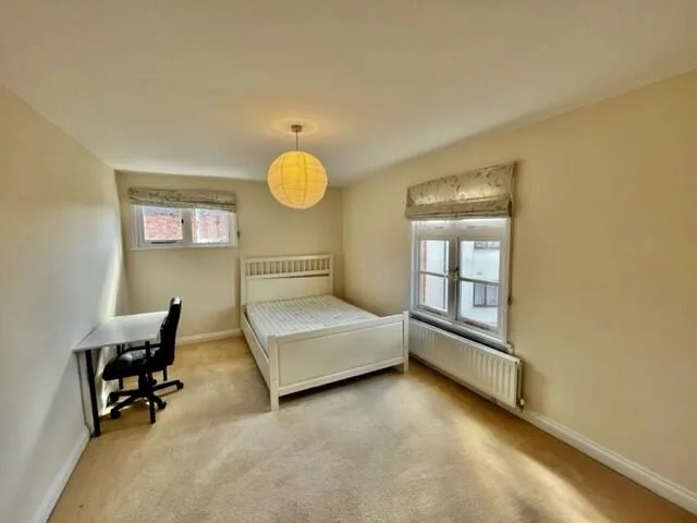 5 bedroom terraced house for rent