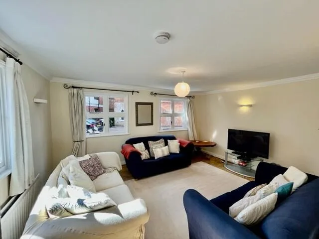 5 bedroom terraced house for rent
