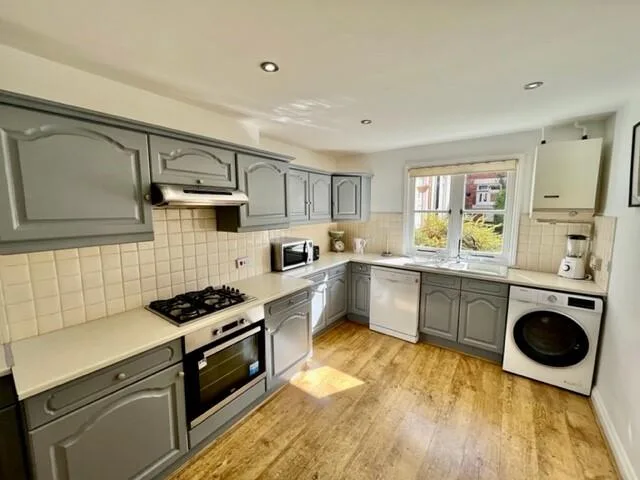 5 bedroom terraced house for rent