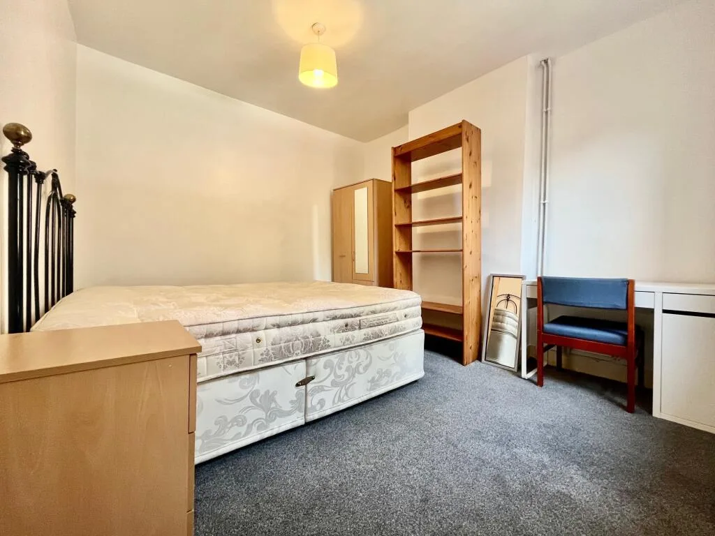 5 bedroom terraced house for rent