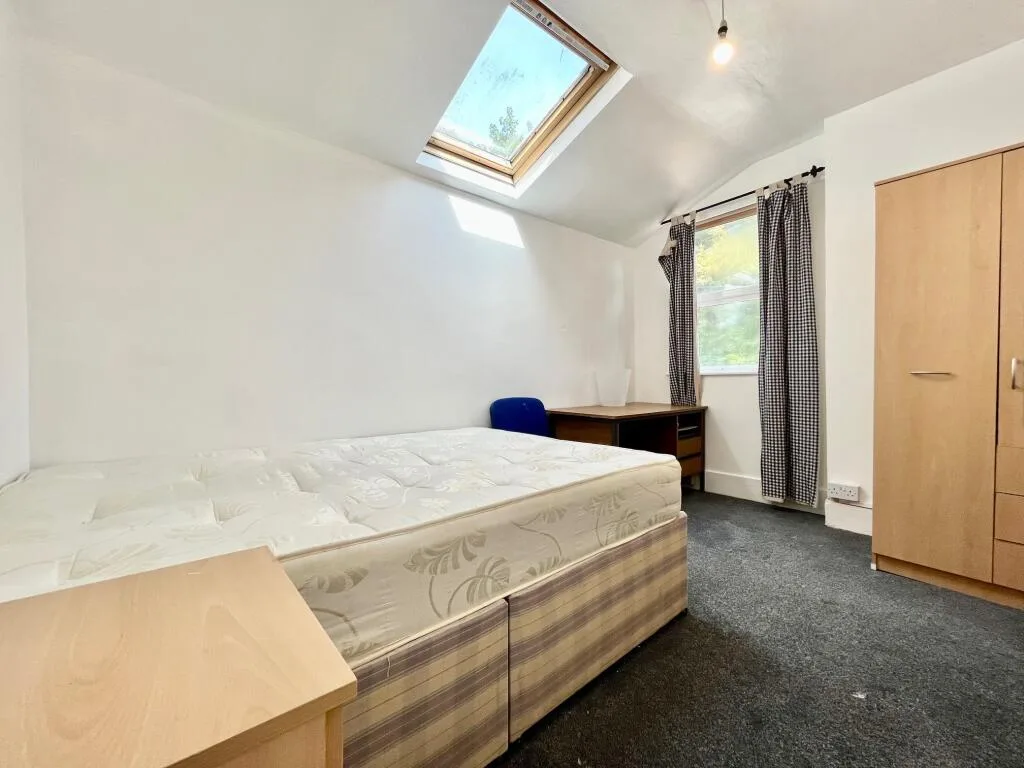 5 bedroom terraced house for rent