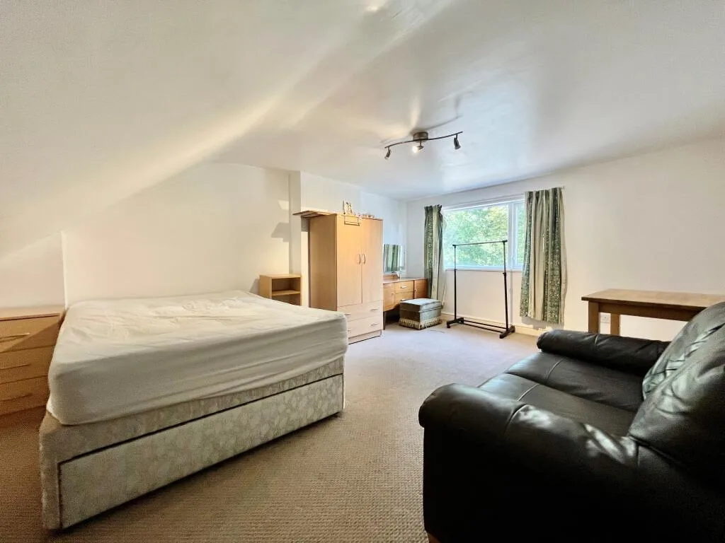 5 bedroom terraced house for rent