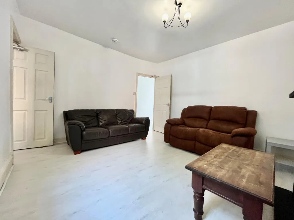 5 bedroom terraced house for rent