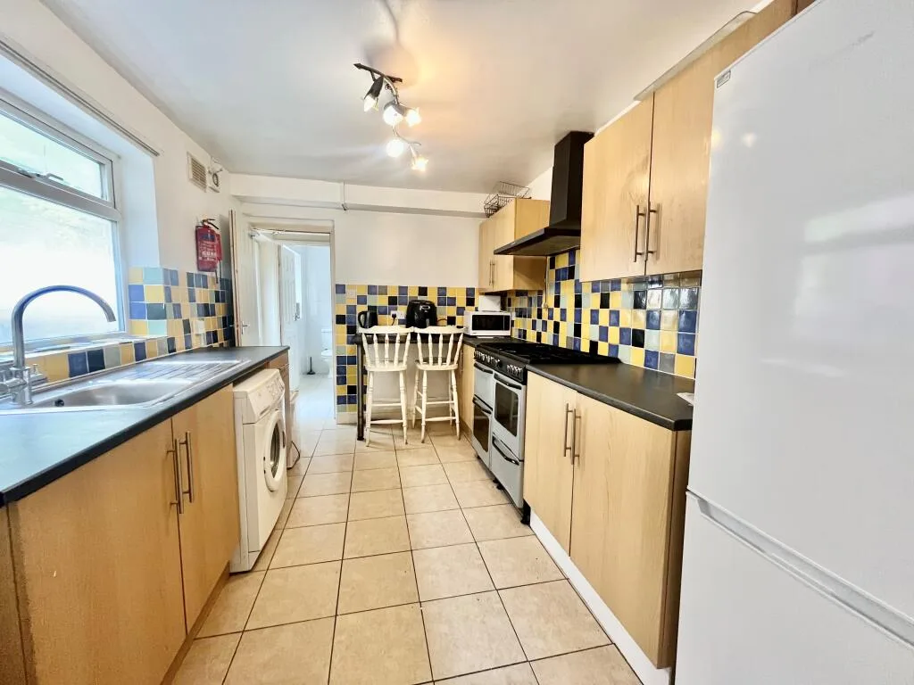 5 bedroom terraced house for rent