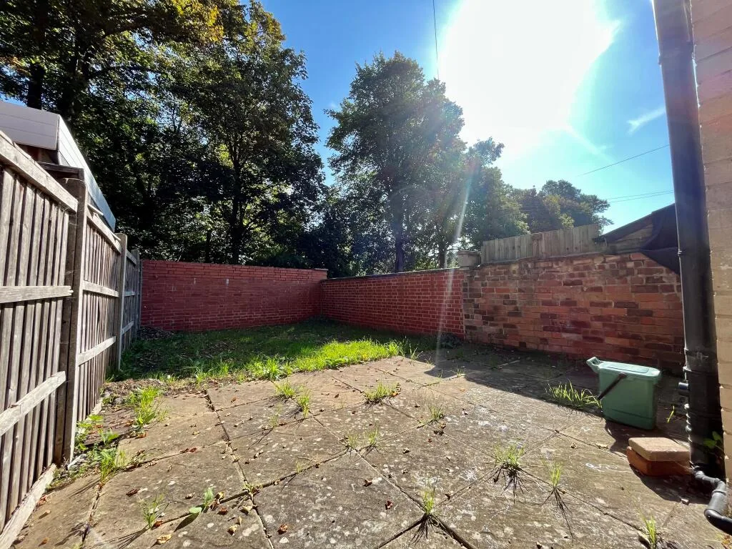 5 bedroom terraced house for rent