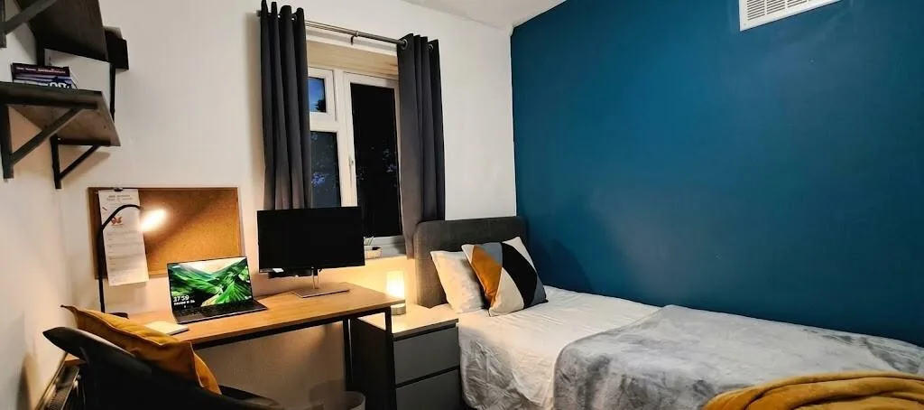 5 bedroom semi-detached house for rent