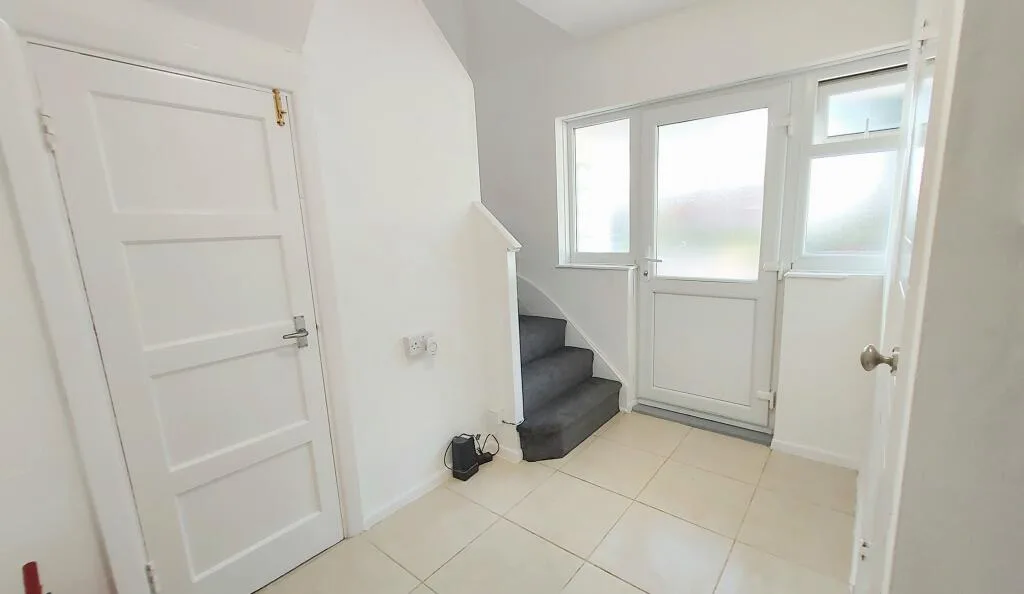 5 bedroom semi-detached house for rent