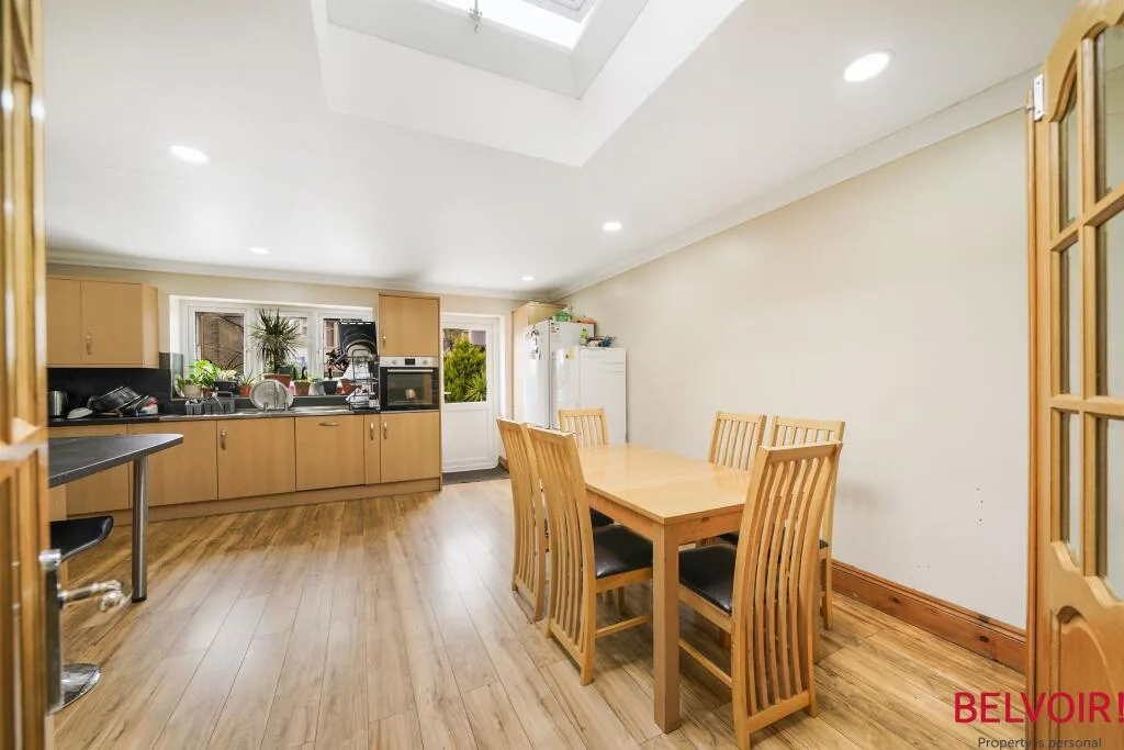 3 bedroom semi-detached house for rent