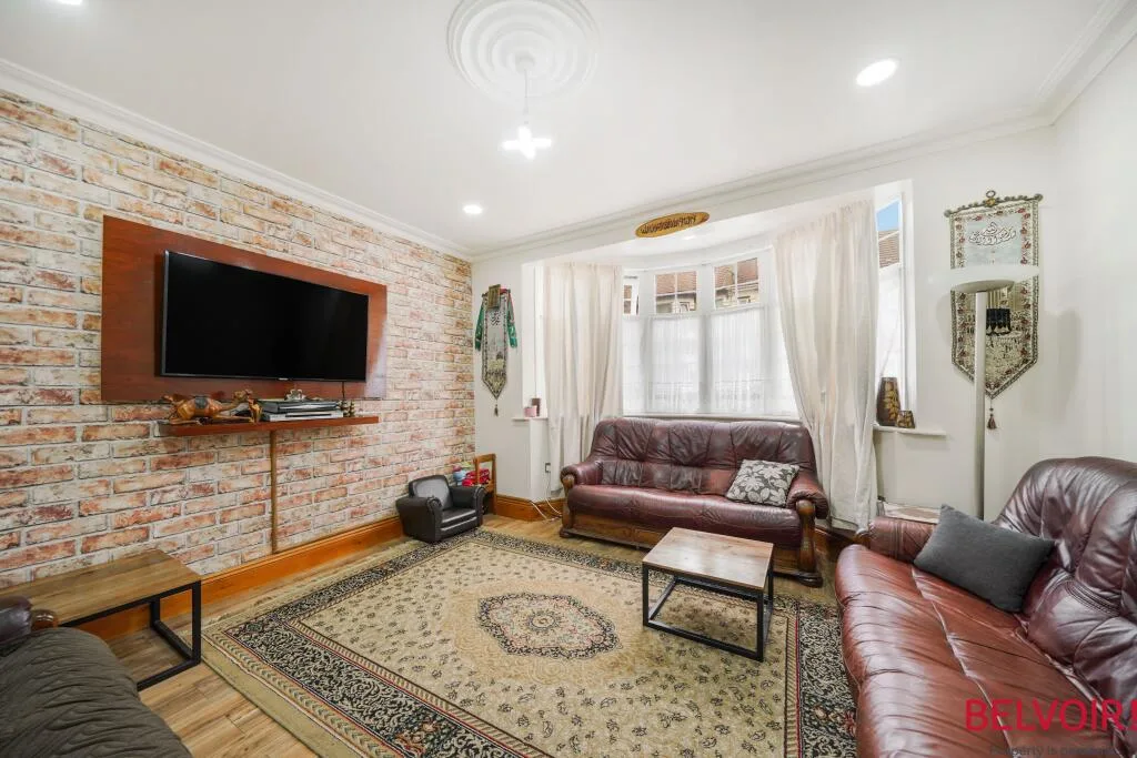 3 bedroom semi-detached house for rent