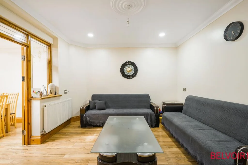 3 bedroom semi-detached house for rent