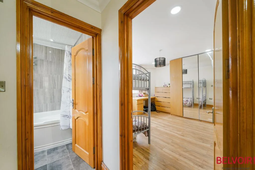 3 bedroom semi-detached house for rent