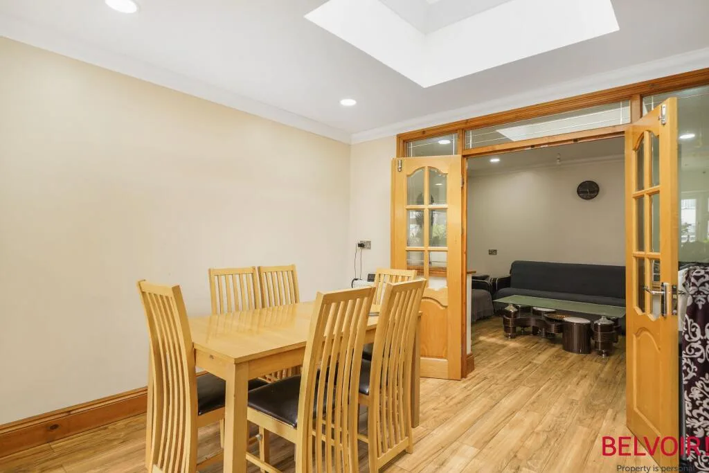 3 bedroom semi-detached house for rent