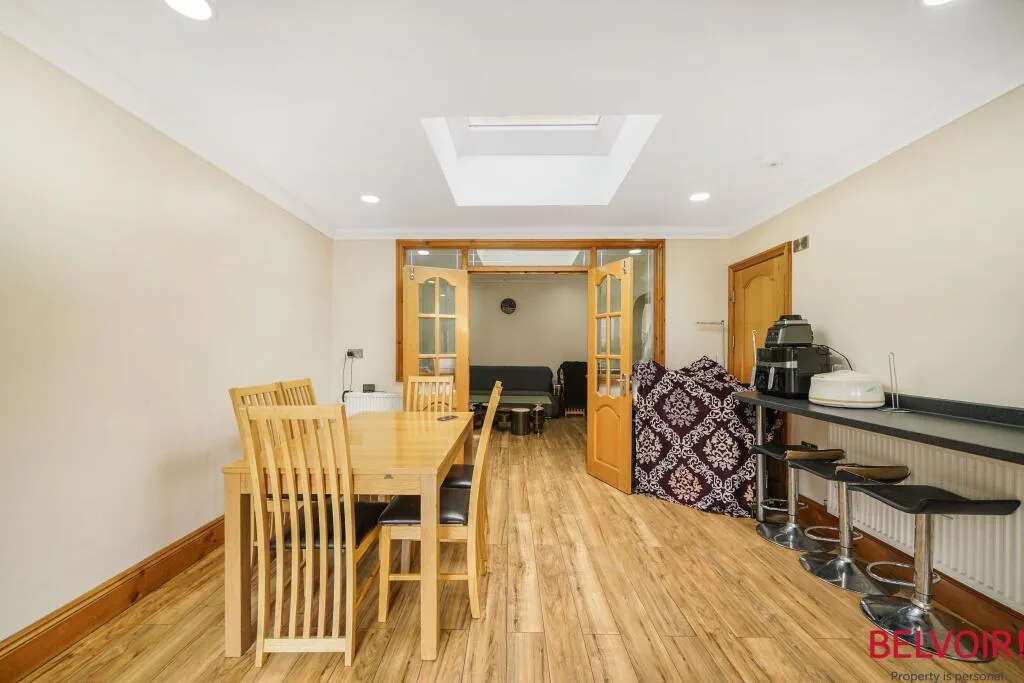 3 bedroom semi-detached house for rent