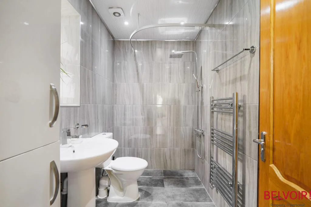 3 bedroom semi-detached house for rent