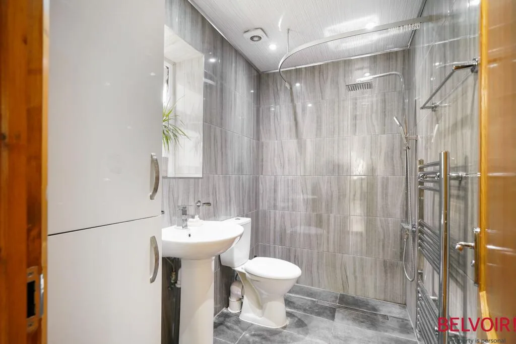3 bedroom semi-detached house for rent