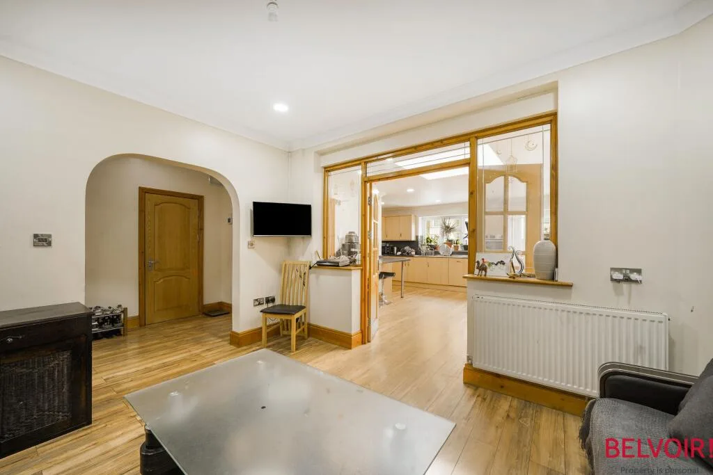 3 bedroom semi-detached house for rent