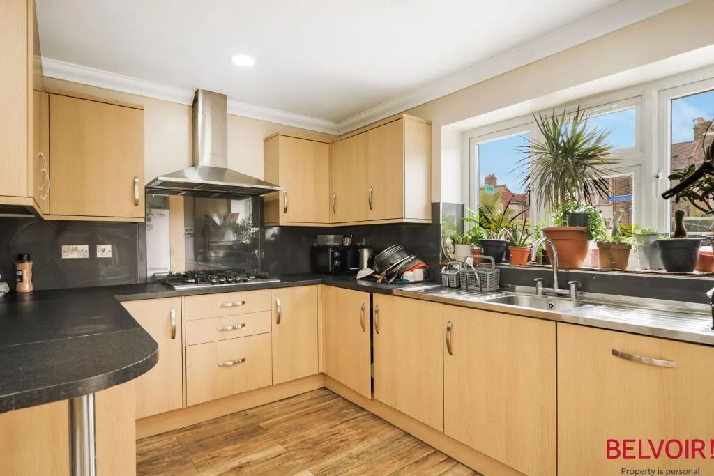 3 bedroom semi-detached house for rent
