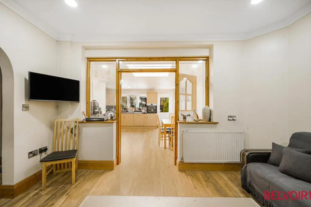 3 bedroom semi-detached house for rent