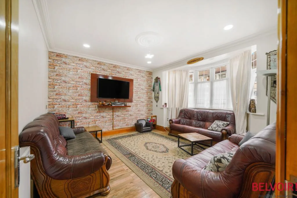 3 bedroom semi-detached house for rent