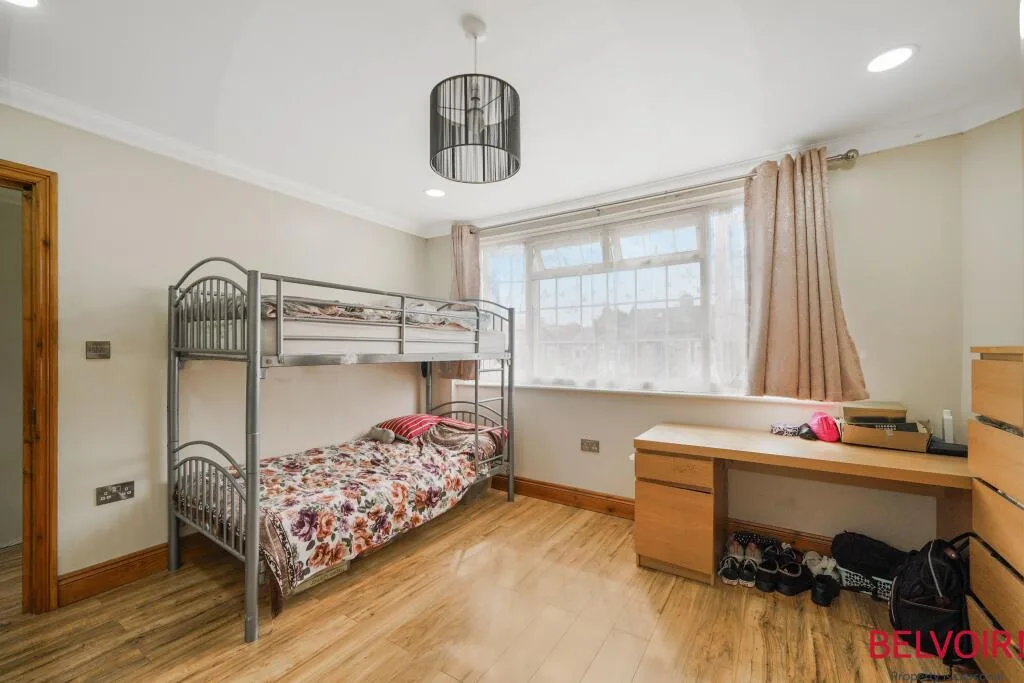 3 bedroom semi-detached house for rent