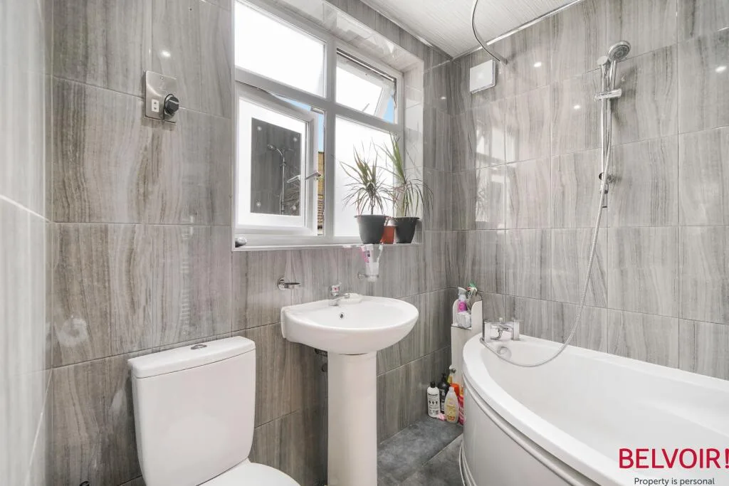 3 bedroom semi-detached house for rent