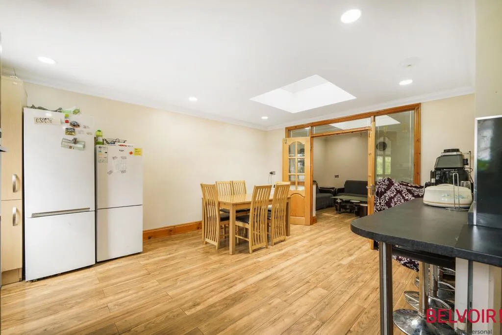 3 bedroom semi-detached house for rent