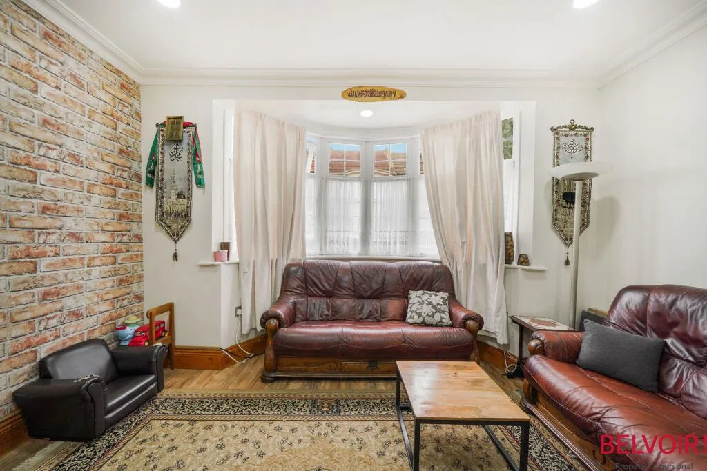 3 bedroom semi-detached house for rent