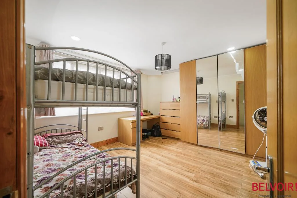 3 bedroom semi-detached house for rent