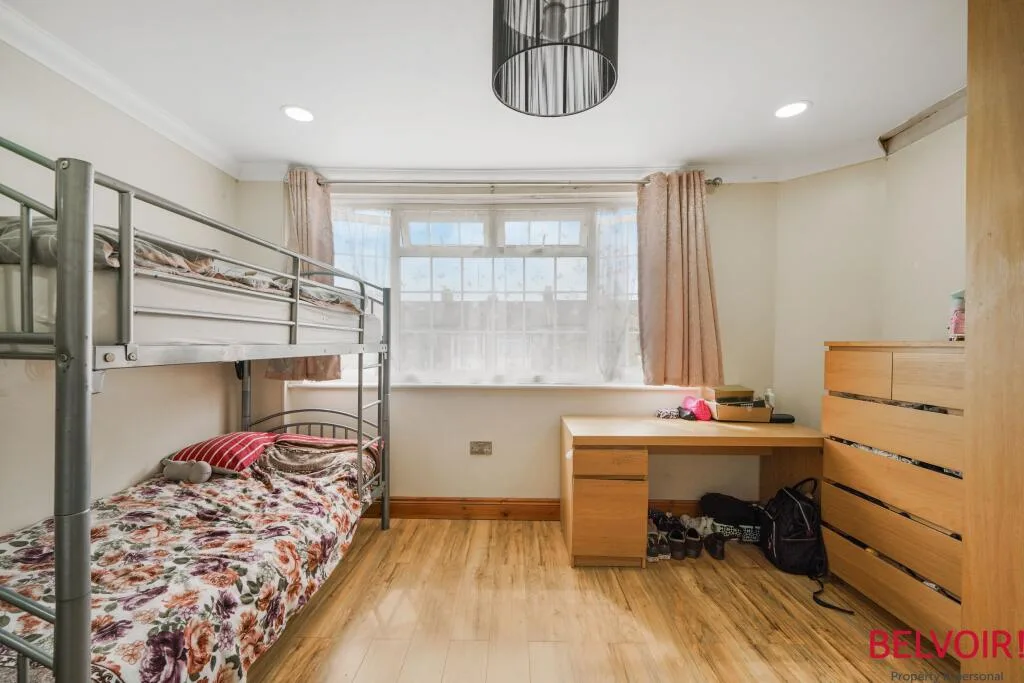 3 bedroom semi-detached house for rent