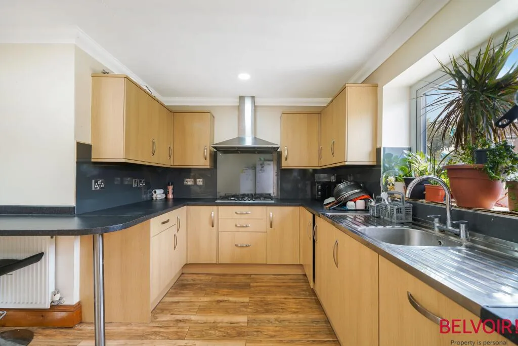 3 bedroom semi-detached house for rent