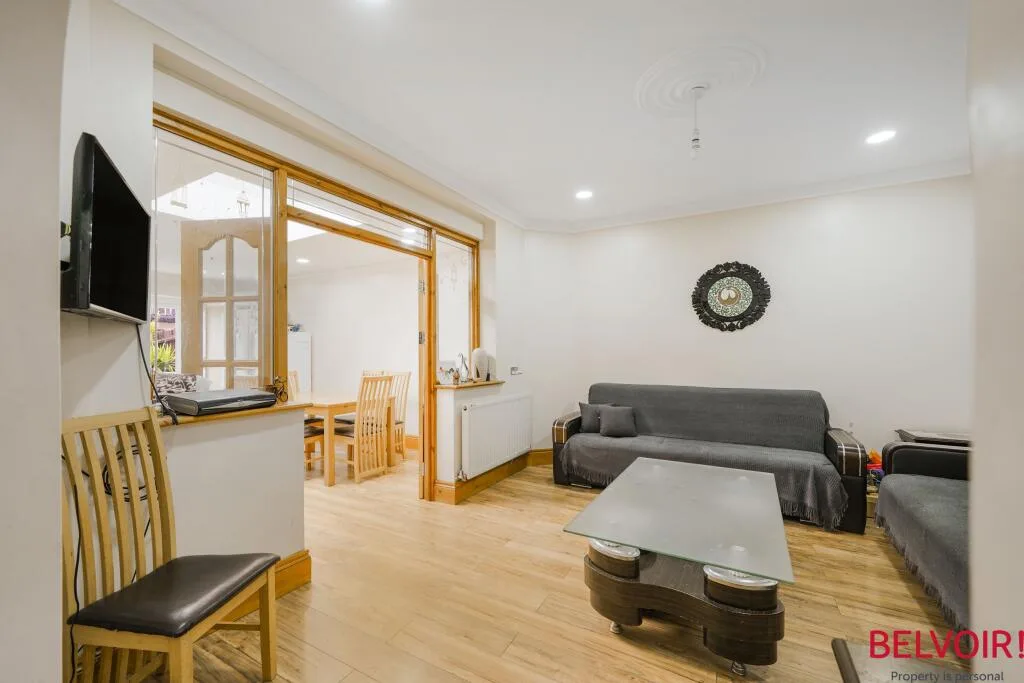 3 bedroom semi-detached house for rent
