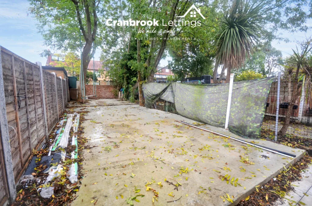 5 bedroom terraced house for rent