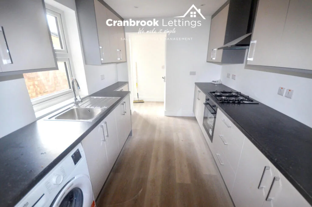 5 bedroom terraced house for rent