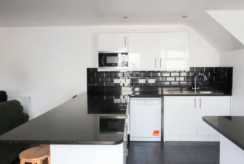 6 bedroom house for rent
