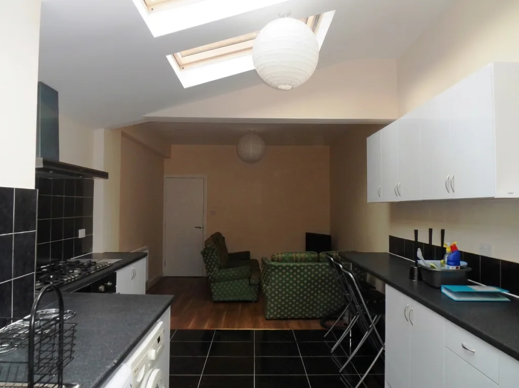 6 bedroom house for rent