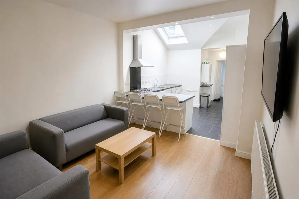 5 bedroom house for rent