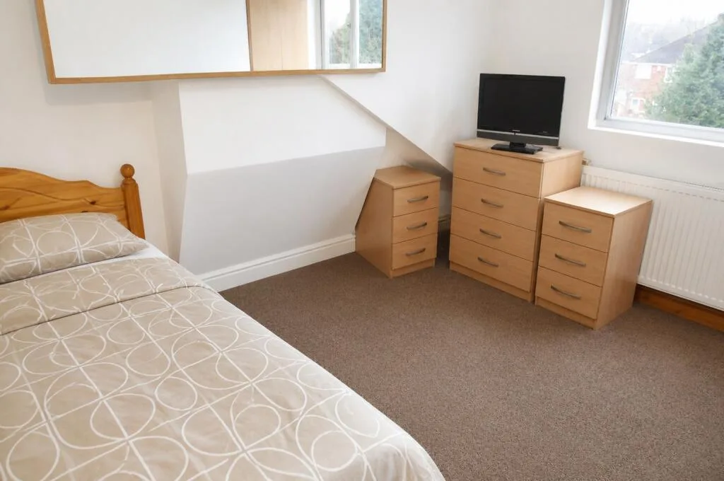 6 bedroom house for rent