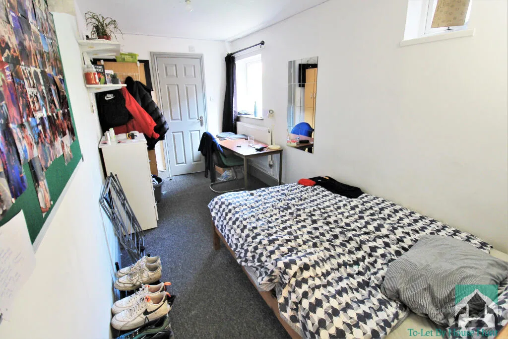 8 bedroom terraced house for rent