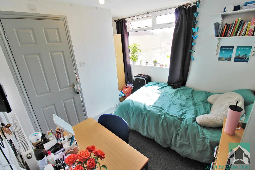 8 bedroom terraced house for rent