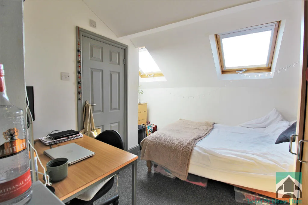 8 bedroom terraced house for rent