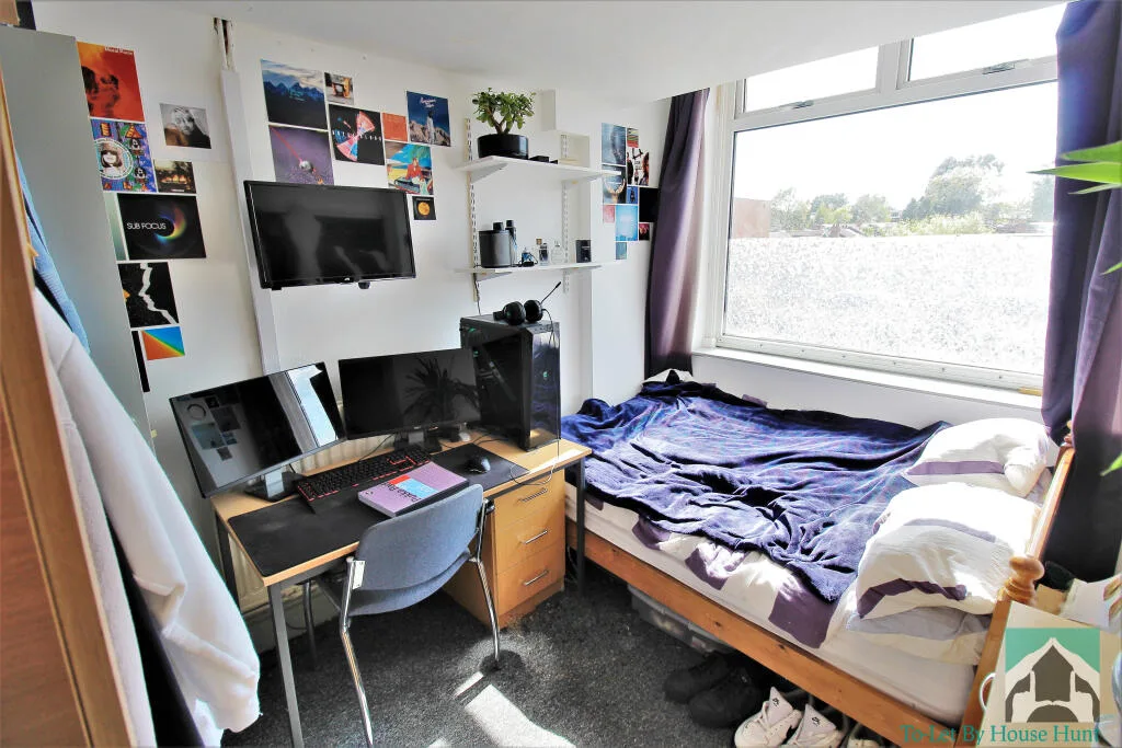 8 bedroom terraced house for rent