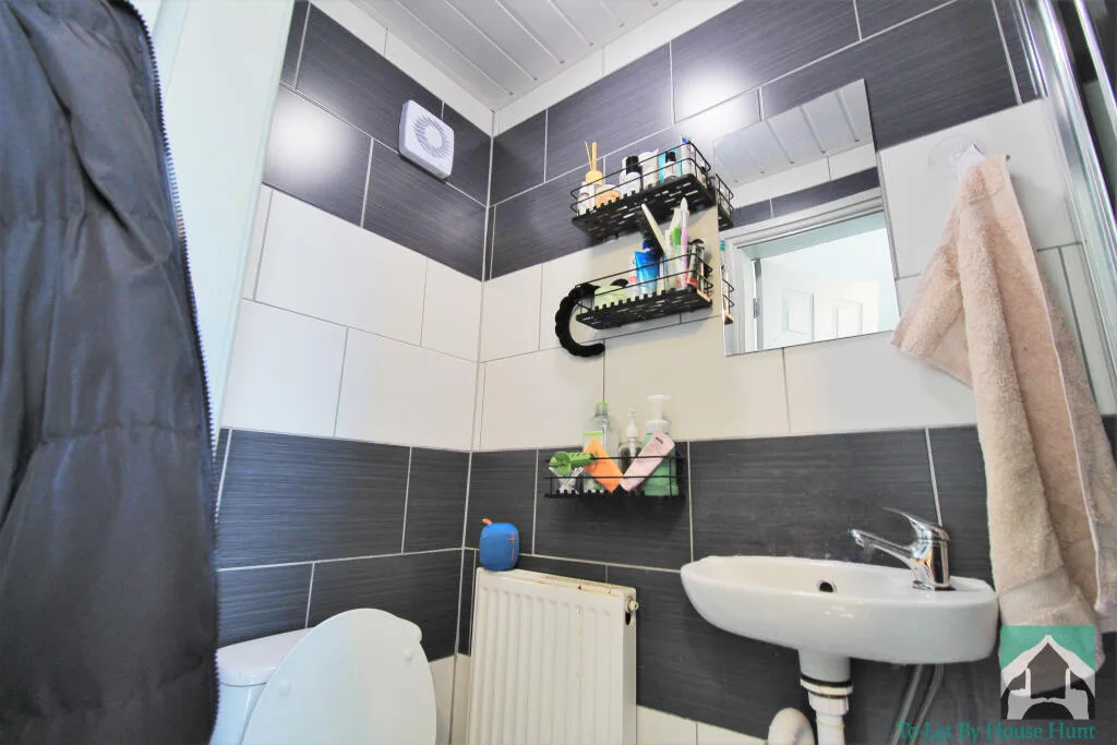 8 bedroom terraced house for rent