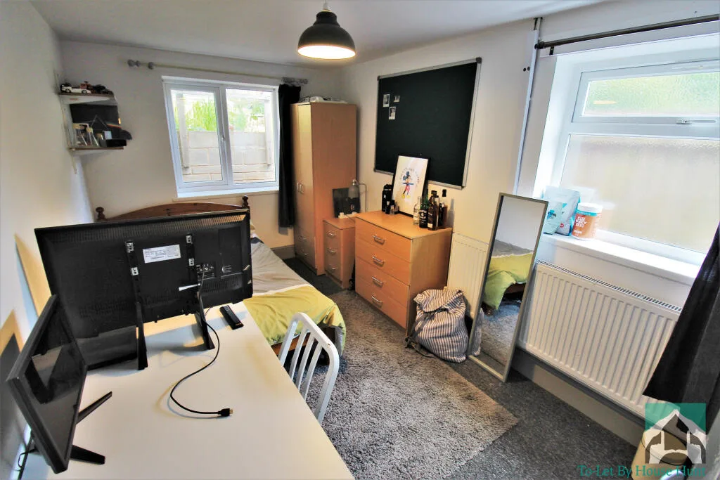 8 bedroom terraced house for rent