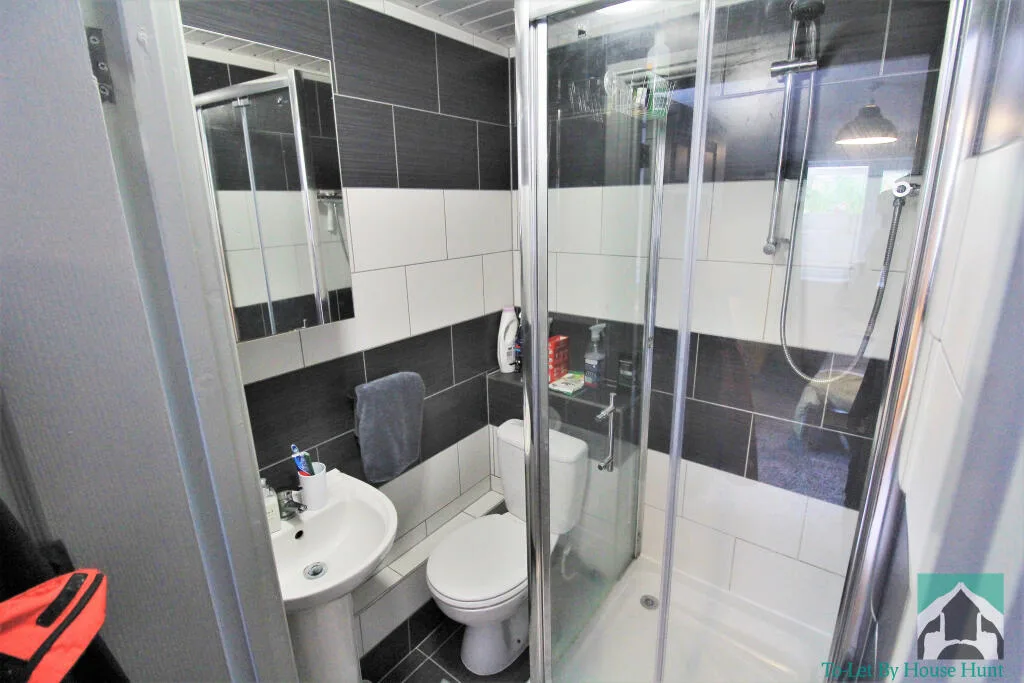 8 bedroom terraced house for rent