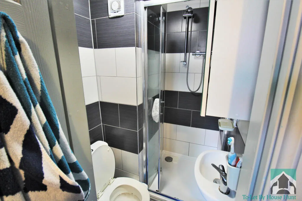 8 bedroom terraced house for rent